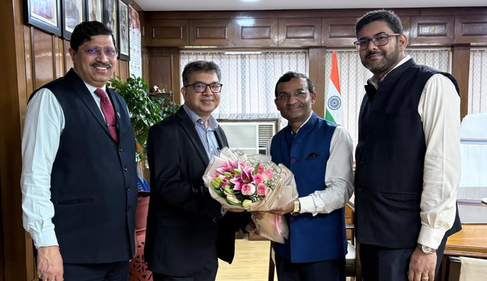 Balmer Lawrie CMD calls on CMD, HCL